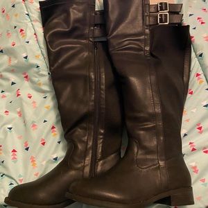 Knee high size 8 torrid boot